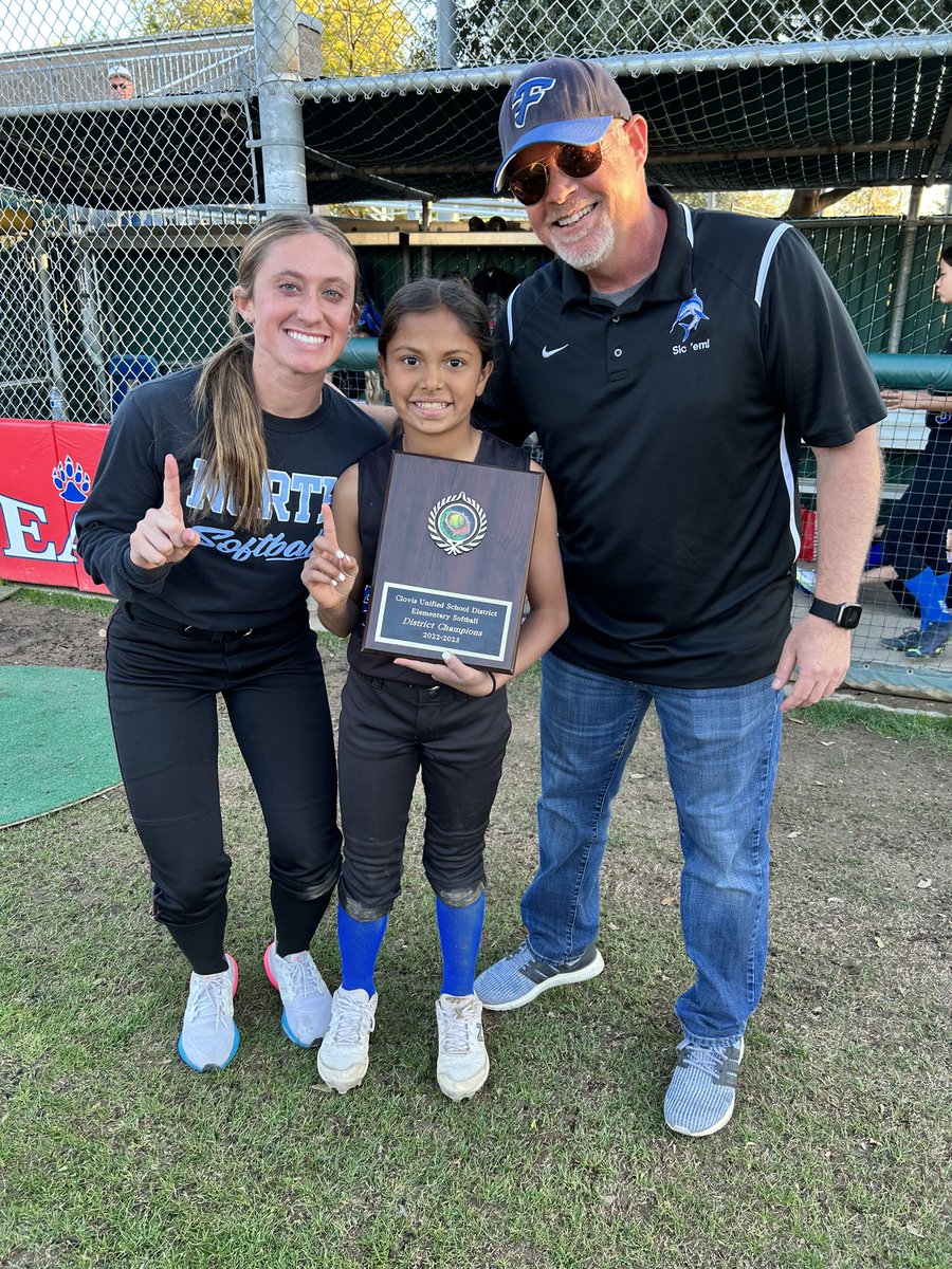 CNSoftball's tweet photo. Congrats to Fugman Elementary &amp; Coach Frates for winning the District Championship🏆Way to represent Clovis North Softball🥎 https://t.co/TBEfC2Wvaw