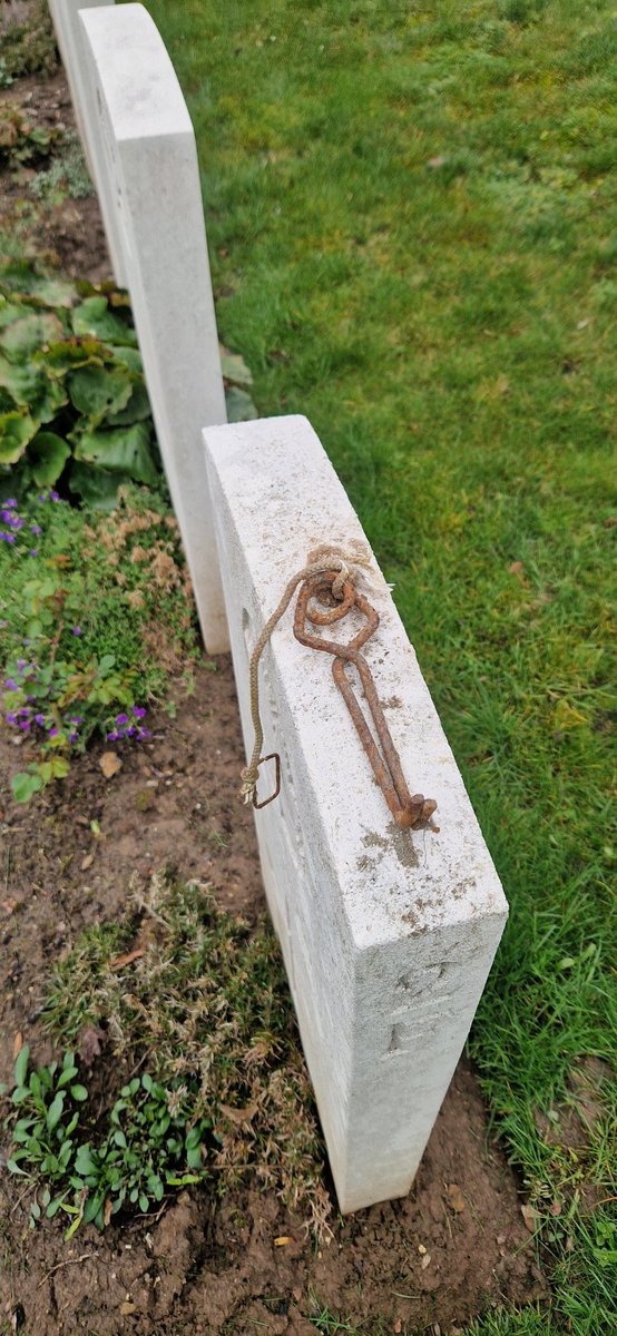 ayr1916's tweet photo. #Ayr
#AyrshireOnTheSomme
#Contay British Cemetery
Final resting place of Pte John McBride from Ayr.
6272 4/5th Bn Black Watch
DOW 14th Nov/16 at 49th - 9th Casualty Clearance Srations.
Thiepval fallen -
39th Div's attack on the Ancre Heights 1st Oct - 11th Nov was now renewed https://t.co/IIlzA5awBb