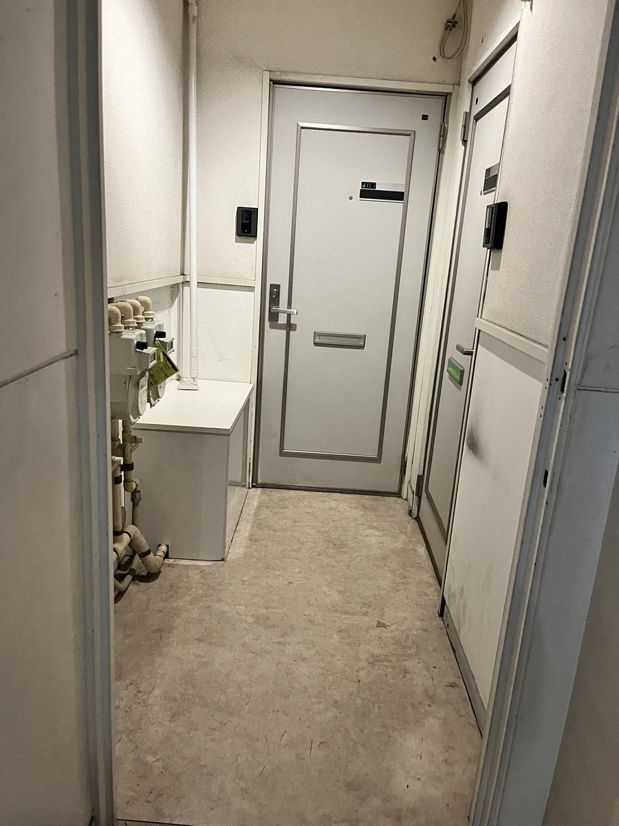 kageyamaseitan's tweet photo. (拡散希望)
テーブル配置完了しましたので
お待ちしております。
コーポサンライフ太田町403号室
階段ですのでお気をつけてお越しください。 https://t.co/fcdMm5tjMo