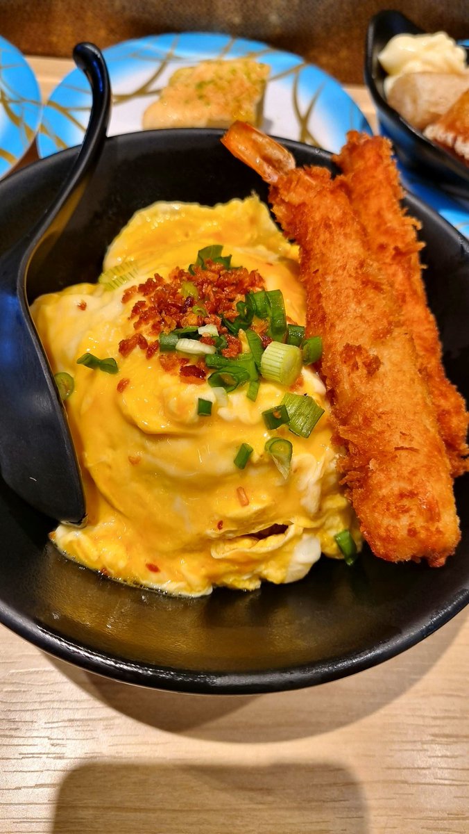 azimshaharahman's tweet photo. Ini adalah Ebi Tempura Omu Garlic Fried Rice https://t.co/FiyIvEJ8qh