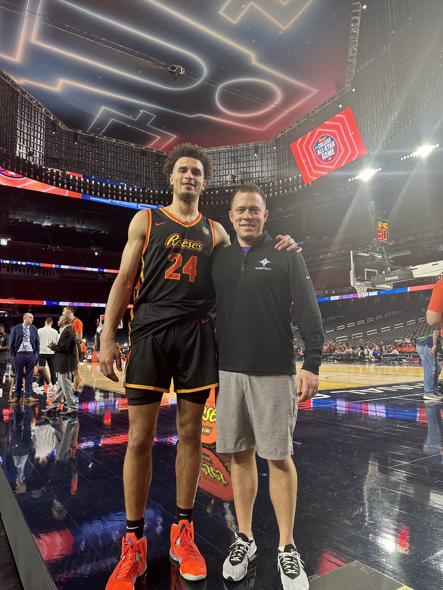 FurmanMBB's tweet photo. Loved supporting our guy Jalen Slawson today in Houston!
#AllDIN #BetterTogether https://t.co/pljx8nrym2