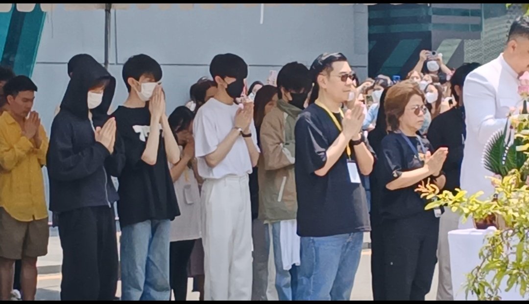 kae2021ok's tweet photo. อรุณสวัสดิ์ยามเช้า. วันนี้อากาศร้อนมาก
#INTO1 https://t.co/6gDPlBkEkS