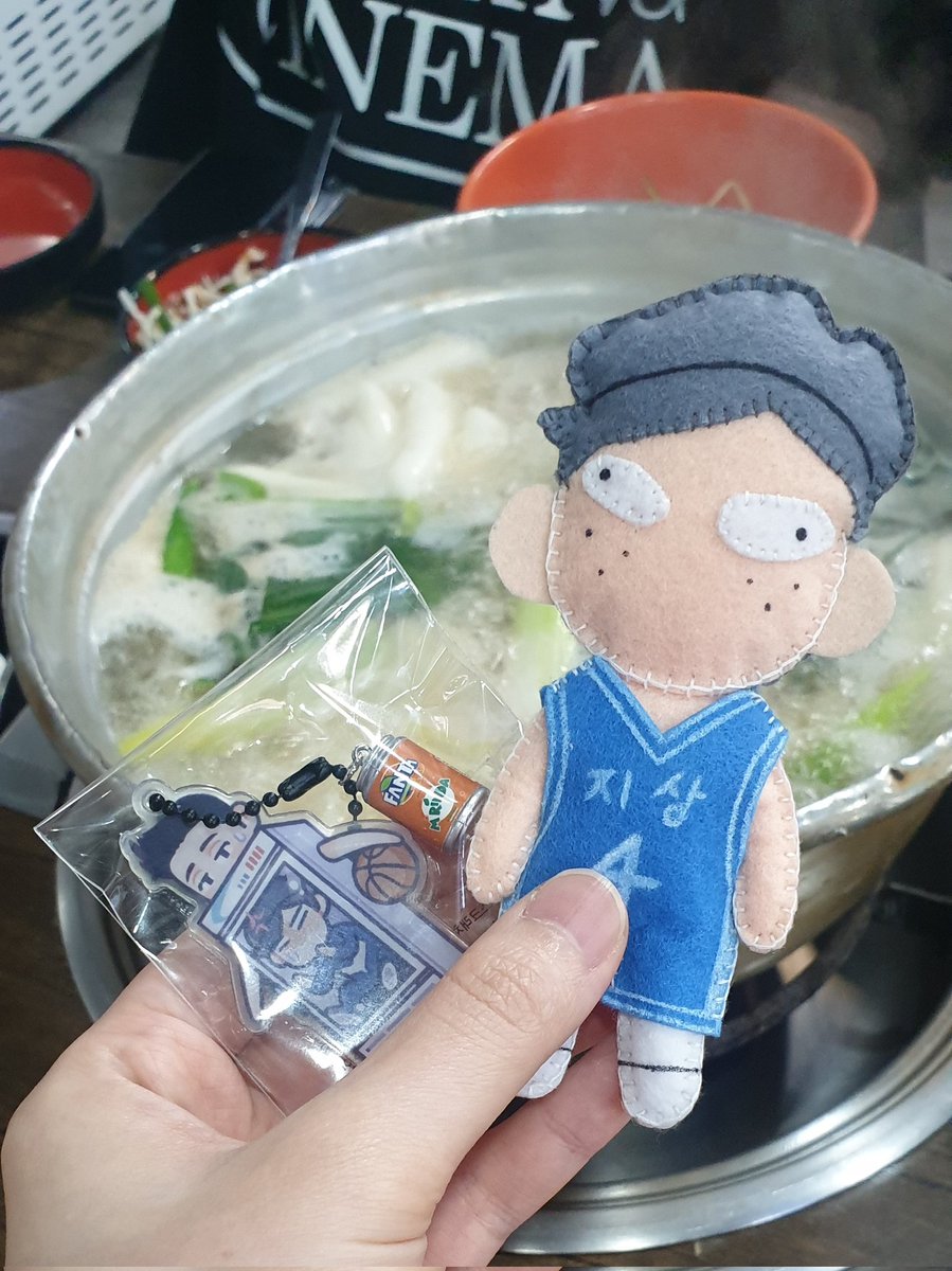 daneun_ill's tweet photo. 친구가 선물로 키링이랑 인형 만들어줬어요....🥹🫶🏻 아아아앙 너무 귀여워어어어어어어어~~~~~~~♡♡♡ https://t.co/uBT9EZGMRb
