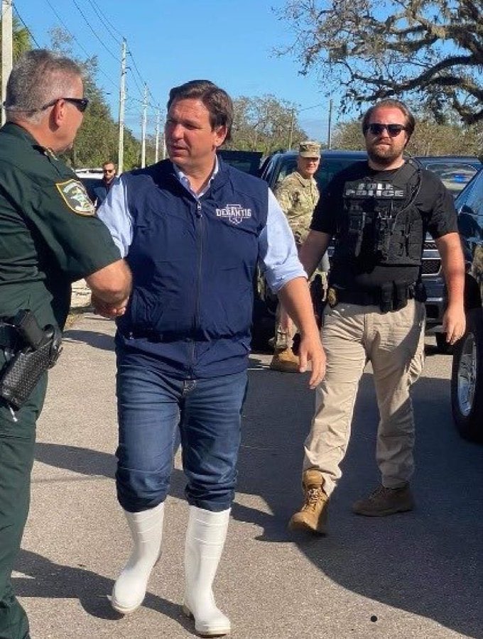 This man is 5’9 and eats pudding with three fingers, he will never be president