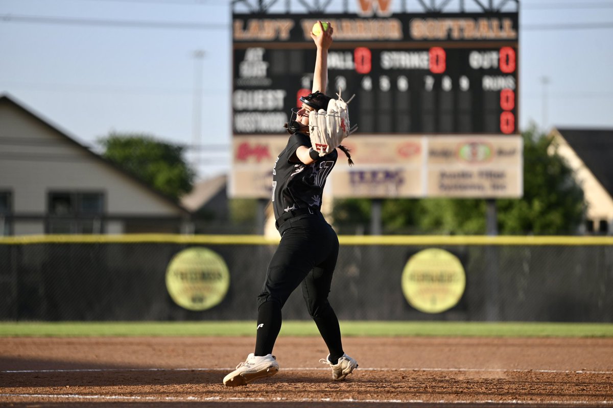 It’s always great to see teams come together for something bigger than the game. <a href="/WWood_Softball/">Westwood Softball</a> and <a href="/VRHS_softball/">Vista Ridge Softball</a> came together today for their annual Strikeout Cancer fundraiser to raise money for cancer research! 🥎 💗