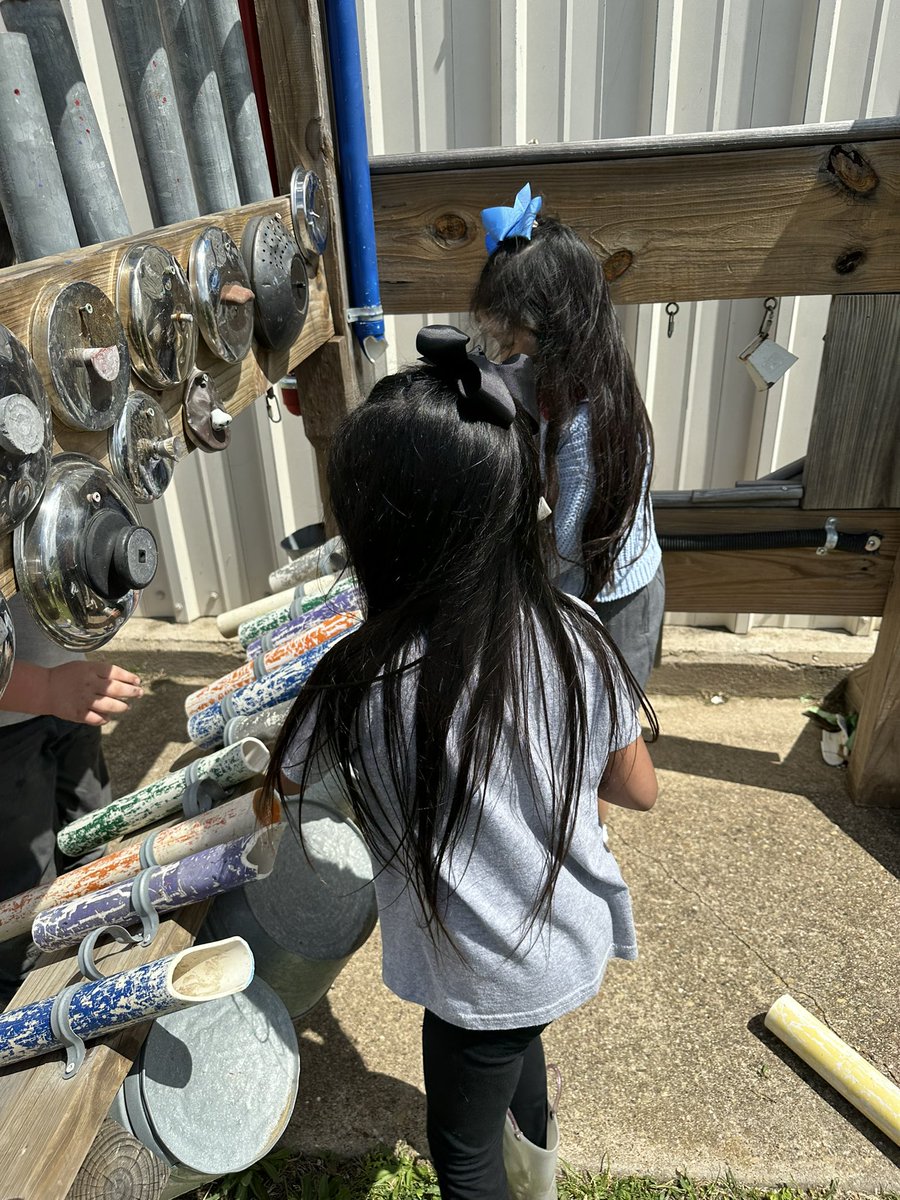 Taking a break and getting a little fresh air in the garden. It was the perfect day and perfect weather! 🌞 <a href="/FISD_Ingram/">Hazel Ingram Elementary School</a> 
#IngramIngenuity