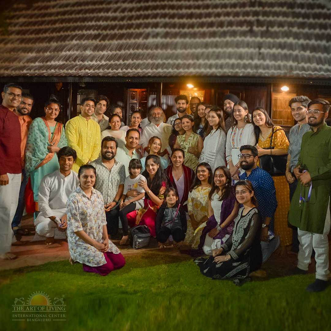 BangaloreAshram's tweet image. The Art of Living International Center, Bengaluru hosted its first-ever unique gathering of over 40+ social media creators and influencers.

The creators underwent the flagship @ArtofLiving Happiness Program as well as experienced fun activities and wellness sessions!
