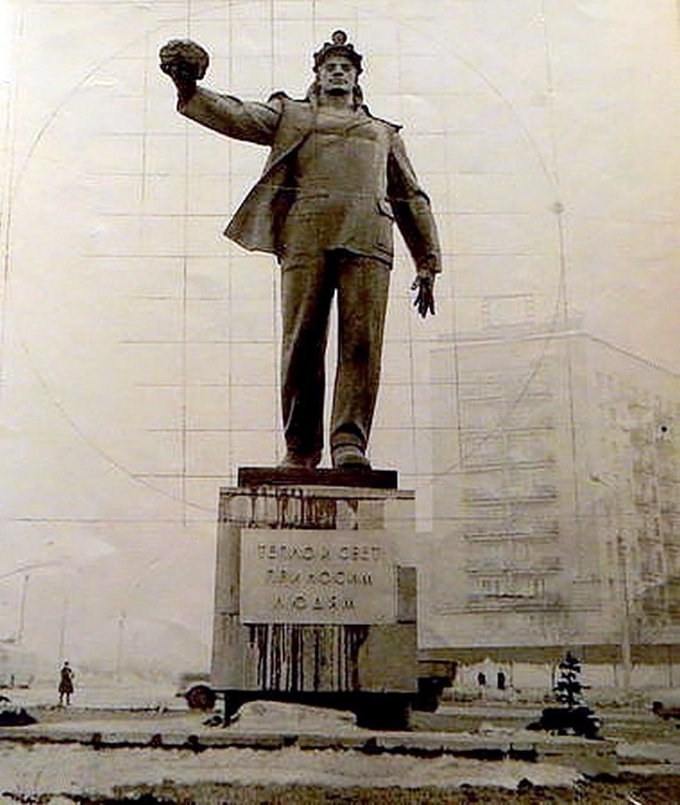 Памятник Шахтеру Донецк