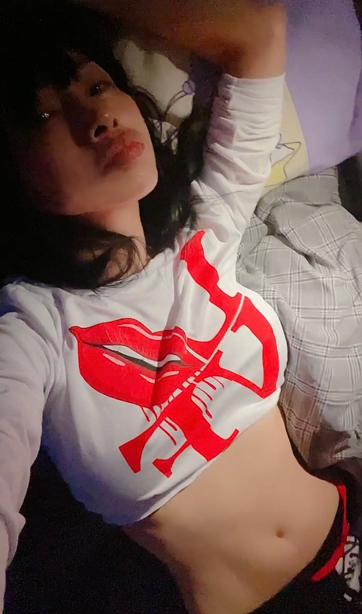 RealBaiLing's tweet photo. Do t forget to Click the link on my bio 👍😛🎞 or here https://t.co/NS8PzGr5E6 post did not go through in the high air sky me on the #flight #makeupfree luckily I got a #sleepingbed can relax a bit 10pics haha which one do you like?  #bailingmovie #白靈 #白靈電影 #hollywood #abs https://t.co/Amv50VOdpo