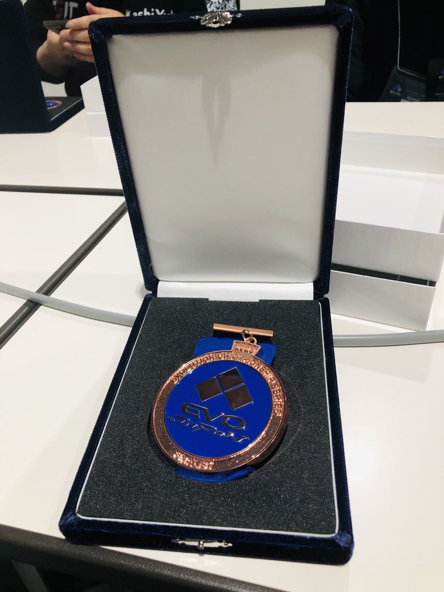 黒ぶち tweet media