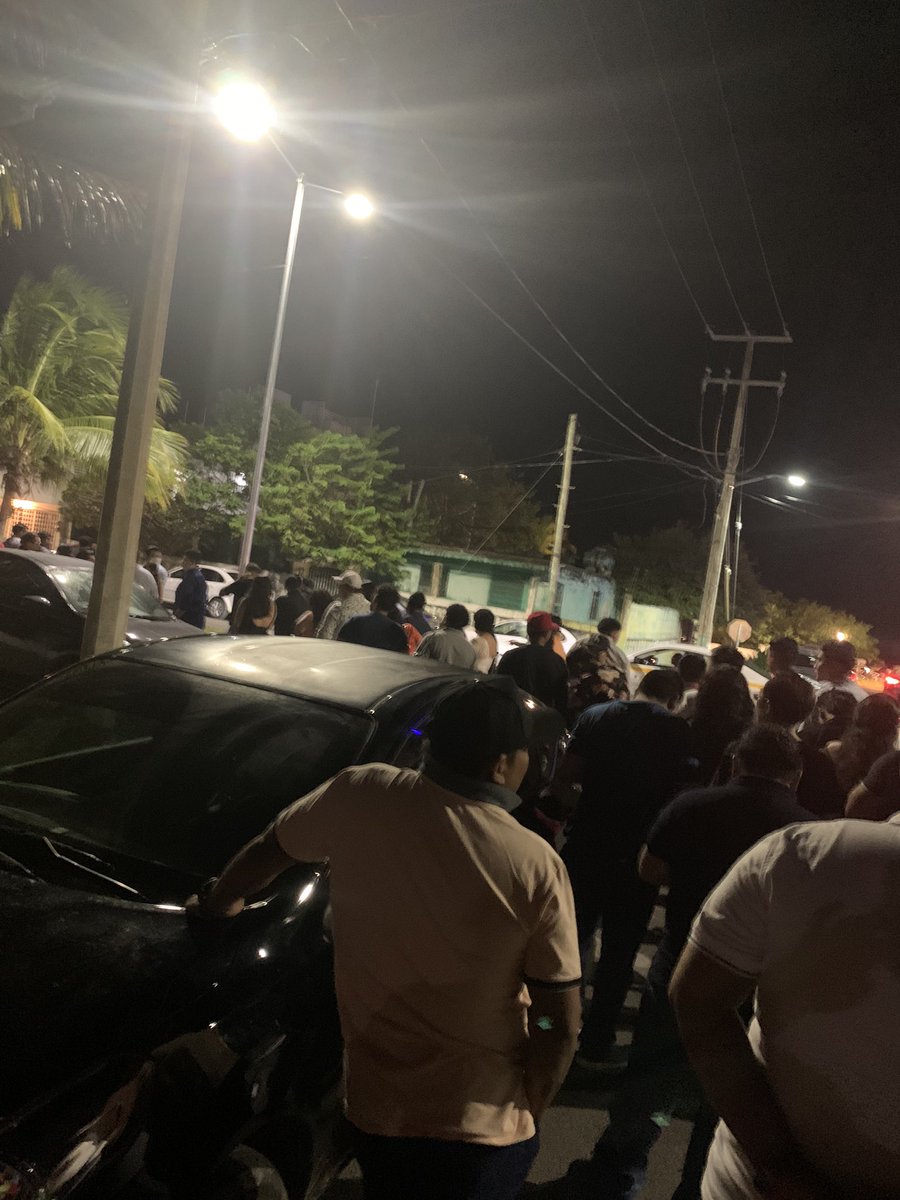 No lo puedo creer, vine a ver a Karely Ruiz a room en Chetumal Quintana Roo 😎🥰😝