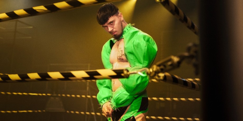VantaanKaupunki's tweet photo. Käärijä hakee Vantaan kaupunginjohtajaksi!  🔥 💚 🔥
Hakemus saapui tänään 1. huhtikuuta. Artisti hakee virkaa, koska pestissä on tiettyä cha cha chata. 🎵 
Tykkää ja lue lisää: https://t.co/51kNxAqEYP
#Vantaa #kaupunginjohtaja #Käärijä #Eurovision @Yle_UMK
📷 Nelli Kenttä / Yle https://t.co/7O78bwY2Y2