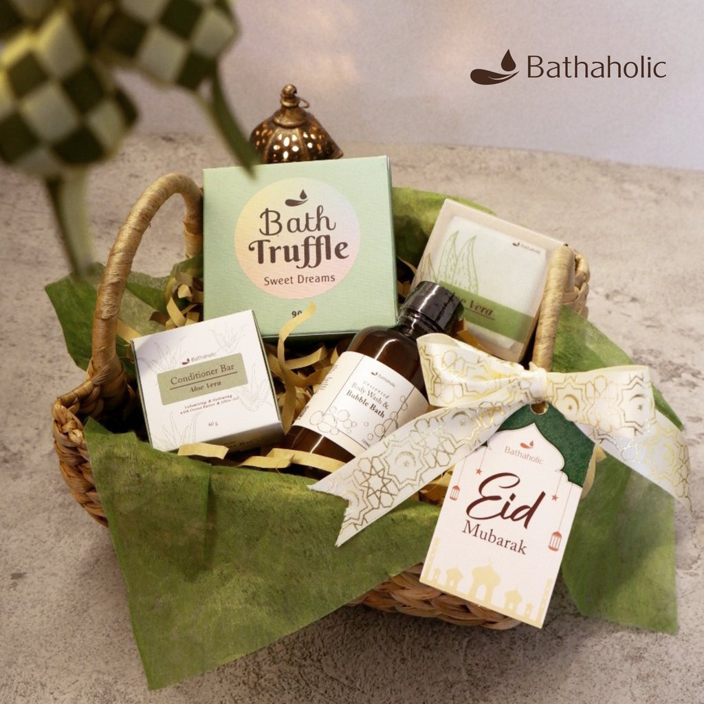 PondokIndahMall's tweet image. Marhaban ya Ramadhan! Dapatkan Hampers Ramadhan penuh berkah hanya di @thebathaholic di PIM 1 Lantai 2. Persediaan terbatas! 

#metimefirst #marchingyourday #bathaholic #ramadanscentsation