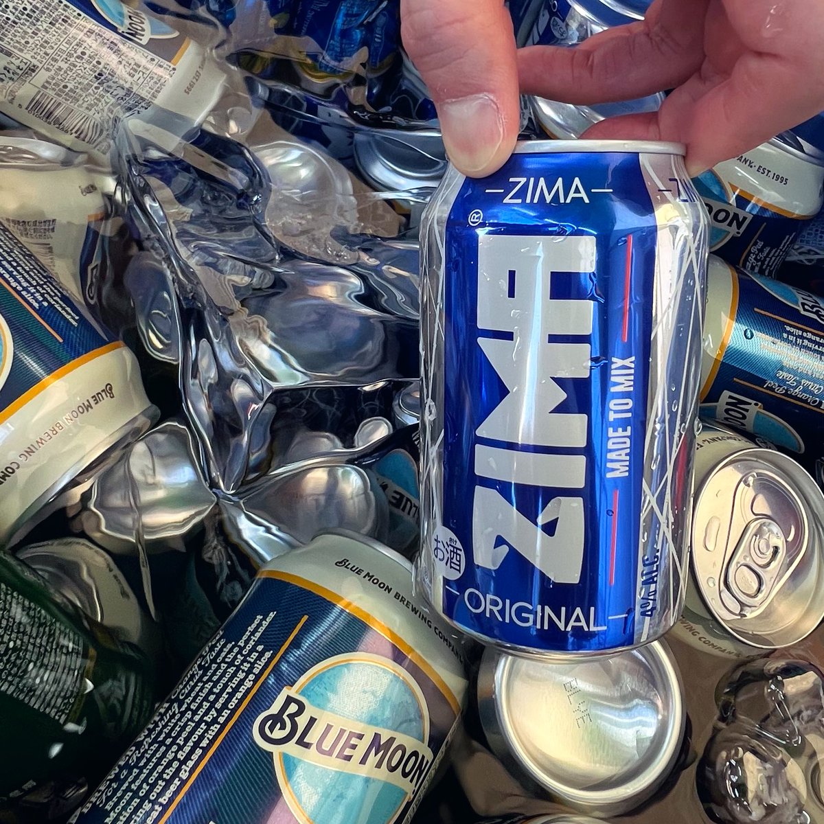 GroovingJam's tweet photo. ／

フェスに #ZIMA が帰ってきた⚡️

＼

会場内ではソフトドリンクに加え
各種アルコールも販売中🎧❕

#Groovingjam https://t.co/EprIzrPOQO