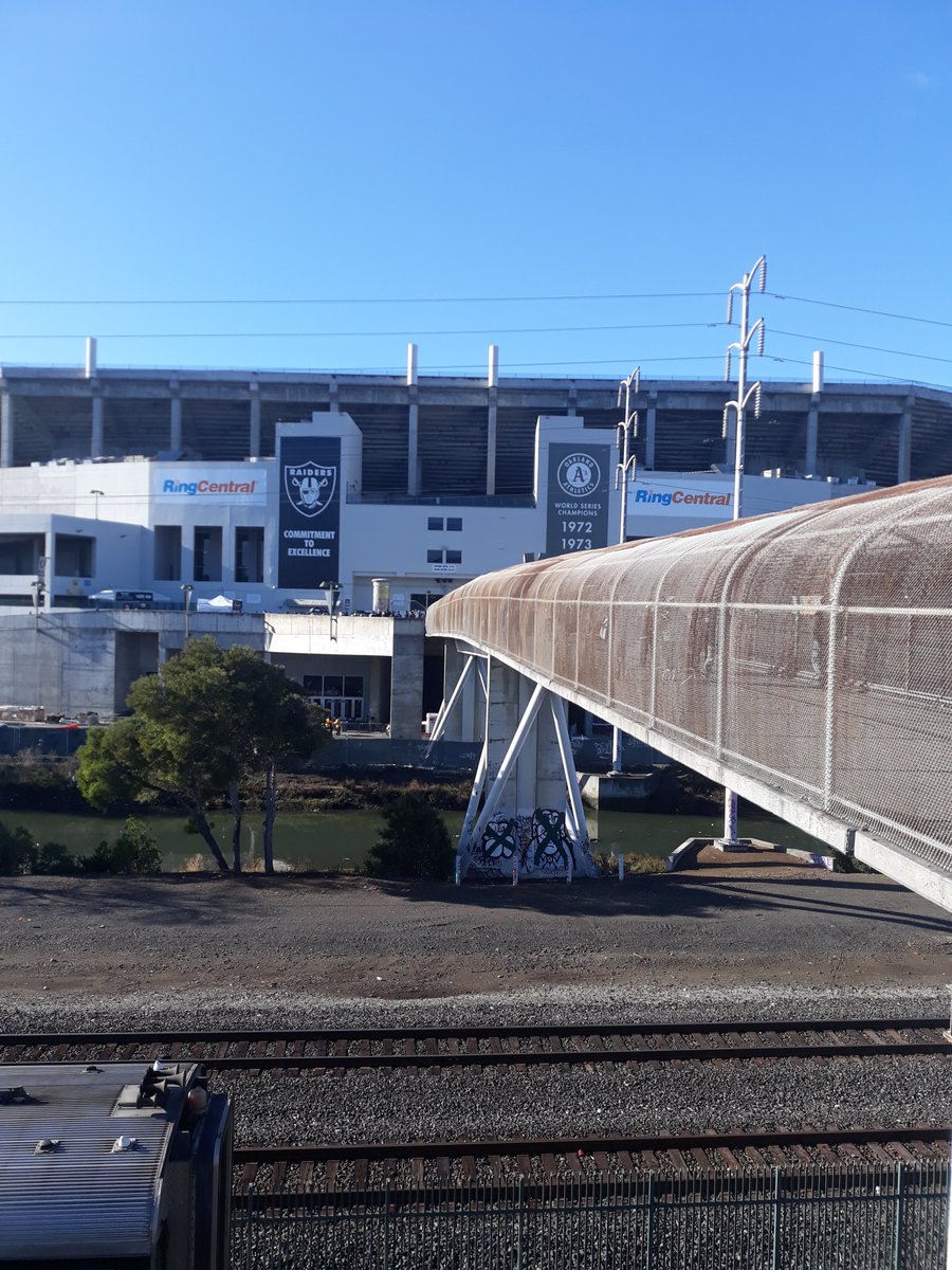 JustAntBaby's tweet photo. Oakland Coliseum #RaiderNation https://t.co/GaFrrHdhrH