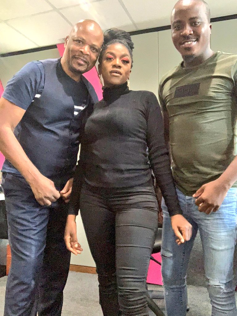 Haku amkela eka #Nwayitelo wa Mugqhivela wo sungula wa lembe ximali na <a href="/Sydney_Baloyi/">Sydney Baloyi</a>, <a href="/Mskulie/">DYI BADDIE 🎶</a> na <a href="/T_Techtonics/">Themba Techtonics Chauke</a> ka <a href="/munghana/">Munghana Lonene FM</a>. 

#VuyaniSydneyBaloyi 
#VuyaniSydneyBaloyi
#VuyaniSydneyBaloyi