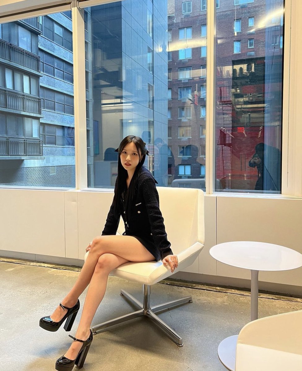 thaliastrophic's tweet photo. ⠀
⠀
14:15Hot Girl bossing stuff and shit
⠀⠀⠀⠀#YuConceptWeek
⠀ https://t.co/4bhrHCr91s