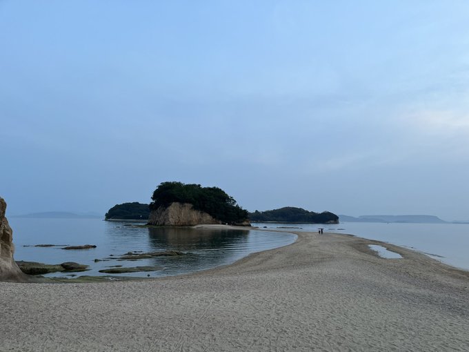 小豆島〜エンジェルロード、寒霞渓、オリーブ公園など自然豊かで、二十四の瞳や実写の魔女の宅急便など映画の撮影にも使われた島