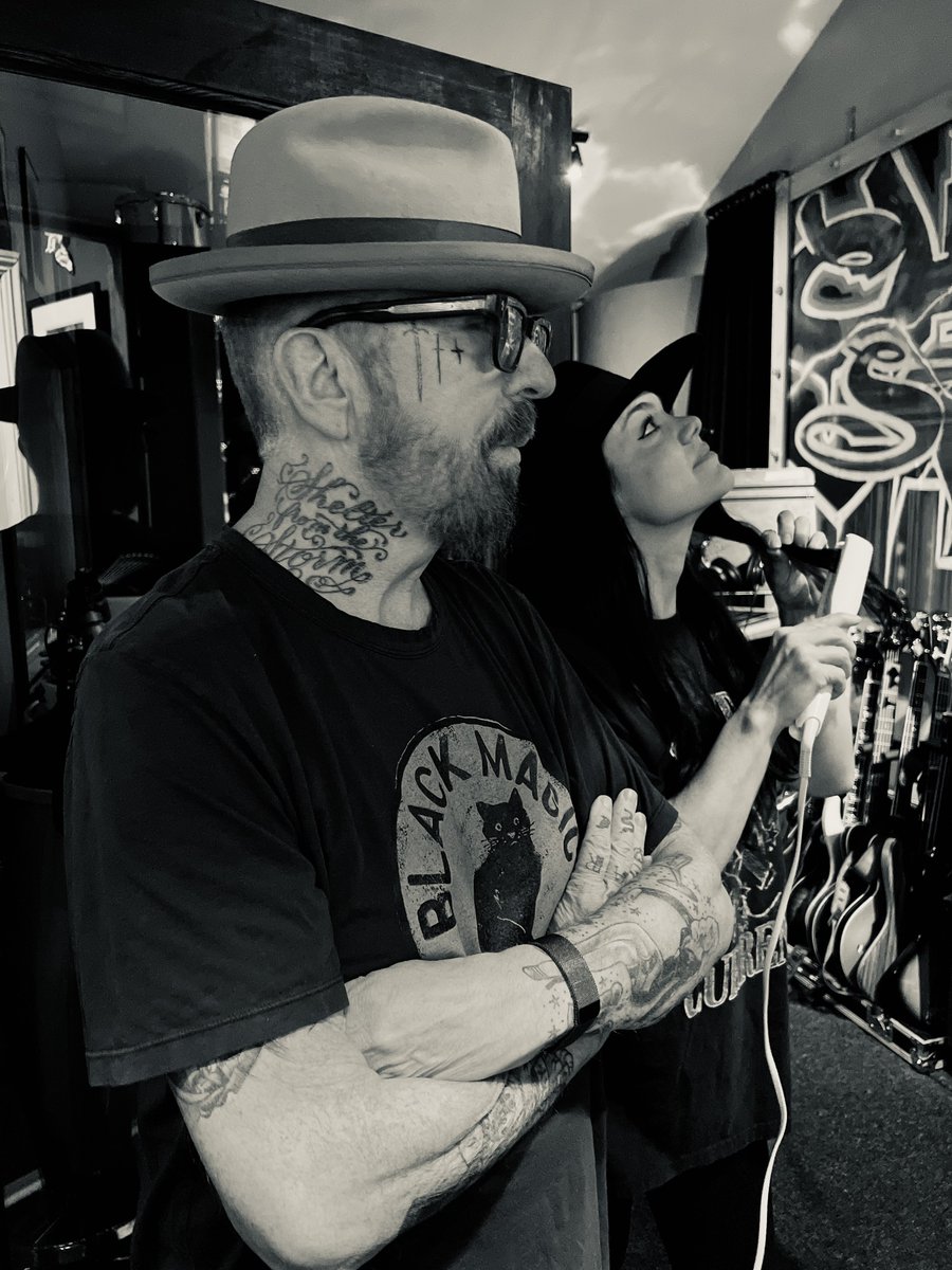 DaveStewart's tweet image. Waiting to do vocals with @VanessaAmorosi (hair comes first ) 😂 #producerlife