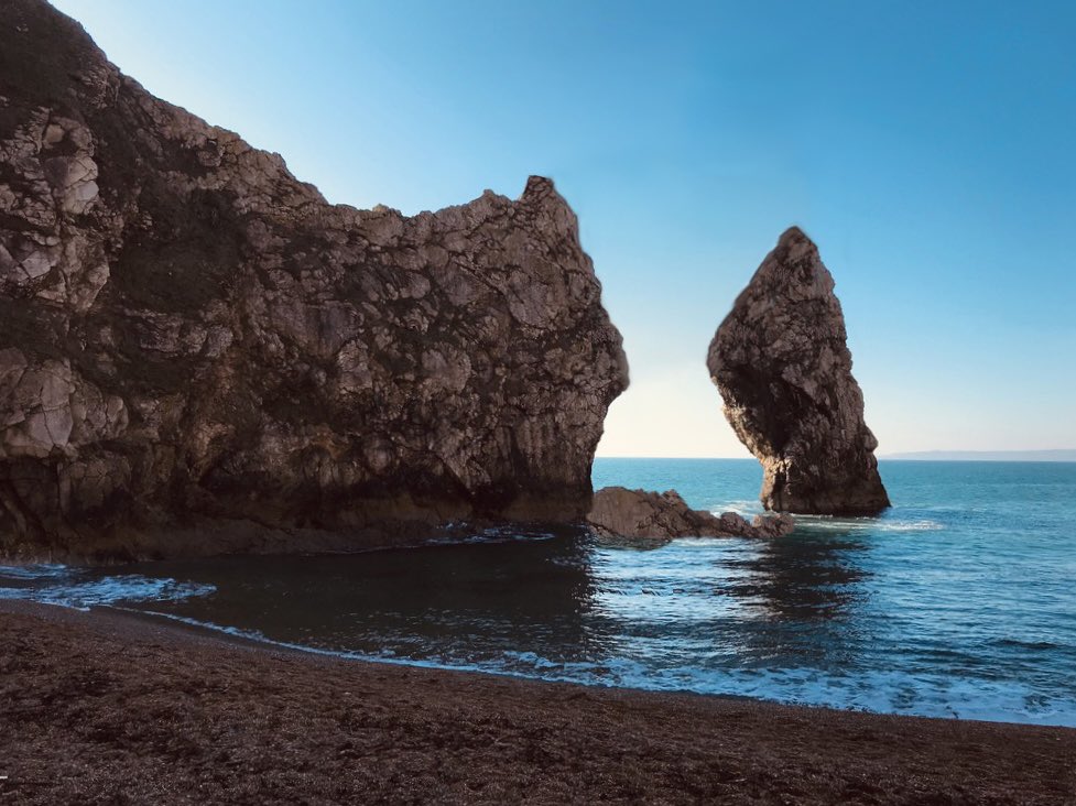 Sadly Durdle Door didn’t make it through the weather last night. End of an era! Is it still even a door? It may need a new name…

#durdledoor #jurassiccoast #april2023