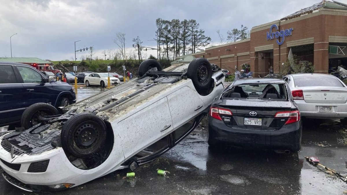 thehill's tweet photo. Huckabee Sanders declares state of emergency as tornadoes rip through Arkansas https://t.co/ctBhPeDoeo https://t.co/MHLBgNXlr5