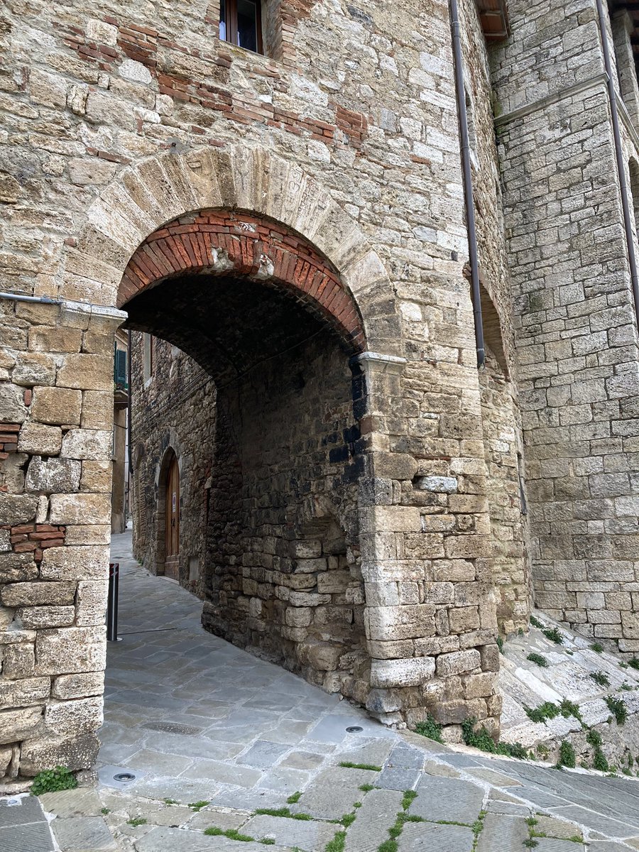 Buon sabato! 
Sei mai stato nel centro storico di Rapolano Terme? Eccolo nel nostro ultimo video!

Puoi vederlo 
➡️ su Instagram: instagram.com/reel/Cqe17vFjF…

➡️ O nel canale YouTube: youtube.com/shorts/0jewzCE…