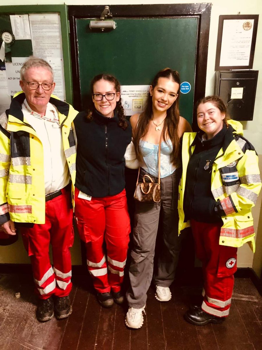 What a great night had by our volunteers at Rev Discos Fermoy! Fantastic music by MC Daycent, and getting to meet Miriam Mullins was of course the highlight of the night! 💃🕺💃 #Fermoy <a href="/irishredcross/">Irish Red Cross</a> #volunteers