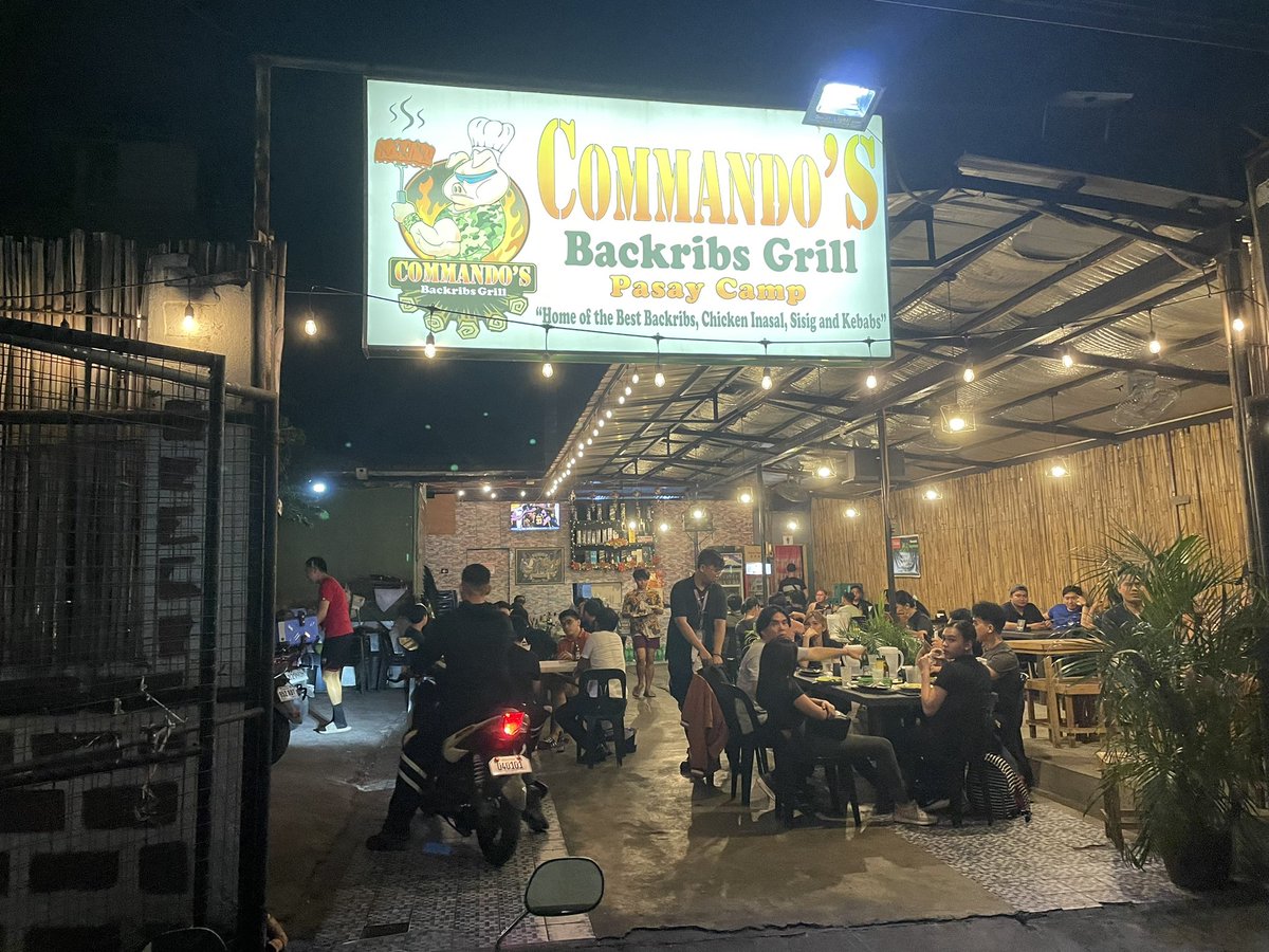 togurocchi's tweet photo. #フィリピン ＃マニラ #食事 #パサイ
Commandos Backribs Grill
無性に食べたくなってリピート✨
メニュー左上のポークリブ🍖が美味しいです😻
ボリュームがあり、皮目はパリパリ
中はホロホロジューシー🐷
ソースは少し酸味の効いた甘辛
辛くは無いです💖
一人で入って席にすわればok https://t.co/U8JObMeWmv