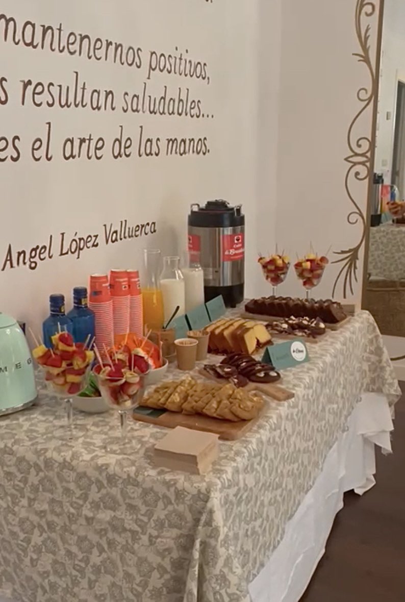 gasteizon's tweet photo. #SemanasdeCafé 

☕️Actividad Cafetera “Desayunos de Cuidado y Belleza” en #Esential 

▶️ Con @CafeLaBrasilena 
▶️ Presentación de nuevos tratamientos, artesanía, diseño… y mucho más! 

#CaféGasteizOn2023 #VitoriaGasteiz #GasteizOn https://t.co/G4XjiAwemg