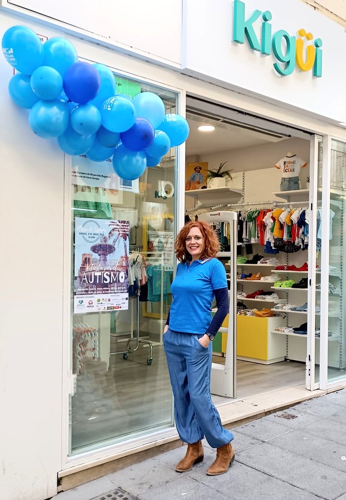 EmeriTEA_'s tweet photo. 💙 Comenzamos la celebración del #DiaMundialAutismo con las tiendas preparadas para la ocasión 💙

Muchas gracias a la Asociación de Comerciantes Emérita Augusta por ayudarnos, un año más, a dar visibilidad a este día tan importante 👏 
#LlamemosloPorSuNombre
⬇️ https://t.co/HXsJcWVGwh