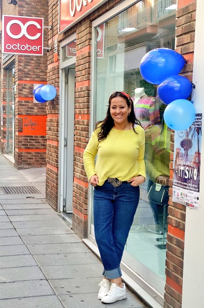 EmeriTEA_'s tweet photo. 💙 Comenzamos la celebración del #DiaMundialAutismo con las tiendas preparadas para la ocasión 💙

Muchas gracias a la Asociación de Comerciantes Emérita Augusta por ayudarnos, un año más, a dar visibilidad a este día tan importante 👏 
#LlamemosloPorSuNombre
⬇️ https://t.co/HXsJcWVGwh