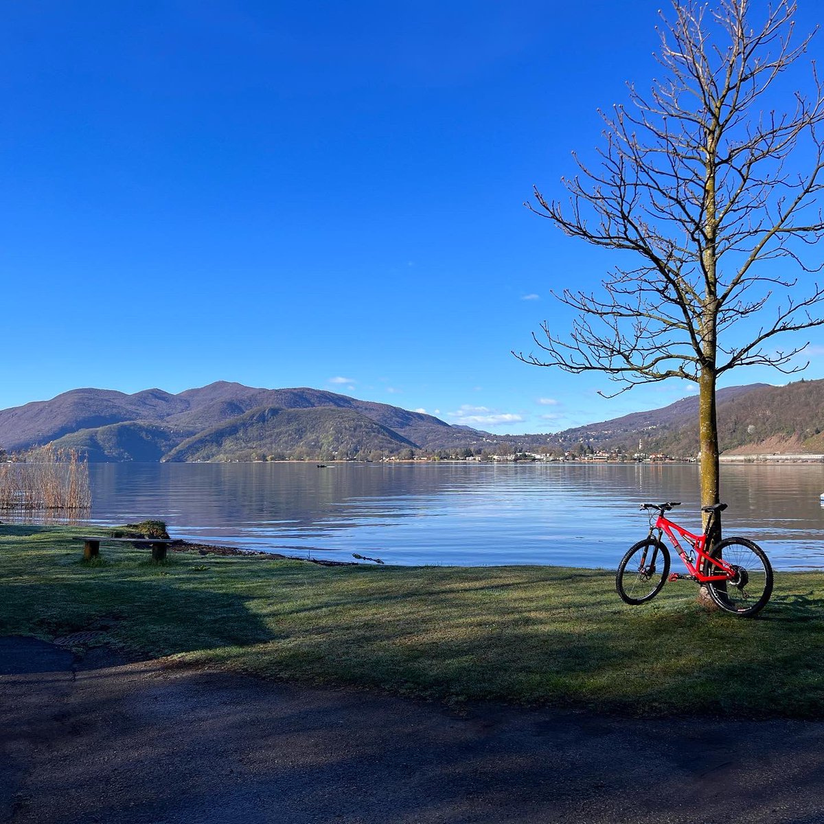 Would you believe it… no clouds, the perfect blue skies and we’re having to leave 🤷🏼‍♀️🚐😩

We did enjoy a quick wander around the area on foot before we were back in Katie and now heading closer to a very snowy Grindelwald ☃️🏞️