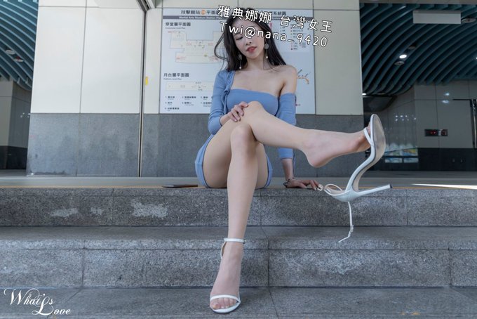 4/20是雅典娜娜女王滿三週年紀念日👠
當然有活動囉～  
❤️以下留言給女王的一段話（轉貼愛心是必備）
到4/20 23點抽出三位課程*免費*  史上最大方（兌換期限三個月內）
❤️群組會員4/27直播有在線！就送娜娜內衣明信片，背面會親手寫下女王對你的話（每張不同