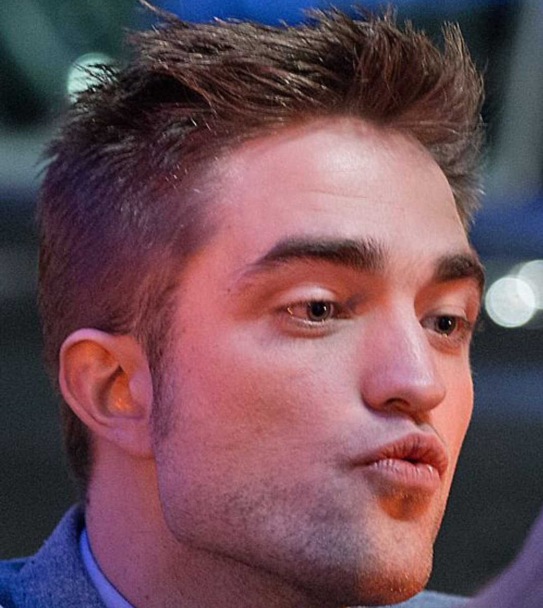 sweenypowl's tweet photo. Happy #FirstOfApril  🐡⚘️🐟🌺🐬 My Lovely Friends 😘 Still Under Our Charismatic #RobertPattinson ❤️ 's Spell And Collapsed With Laughter Utterly Fascinated By His Funny Face 😍😅🤣😂 https://t.co/tIxK6LkqSZ