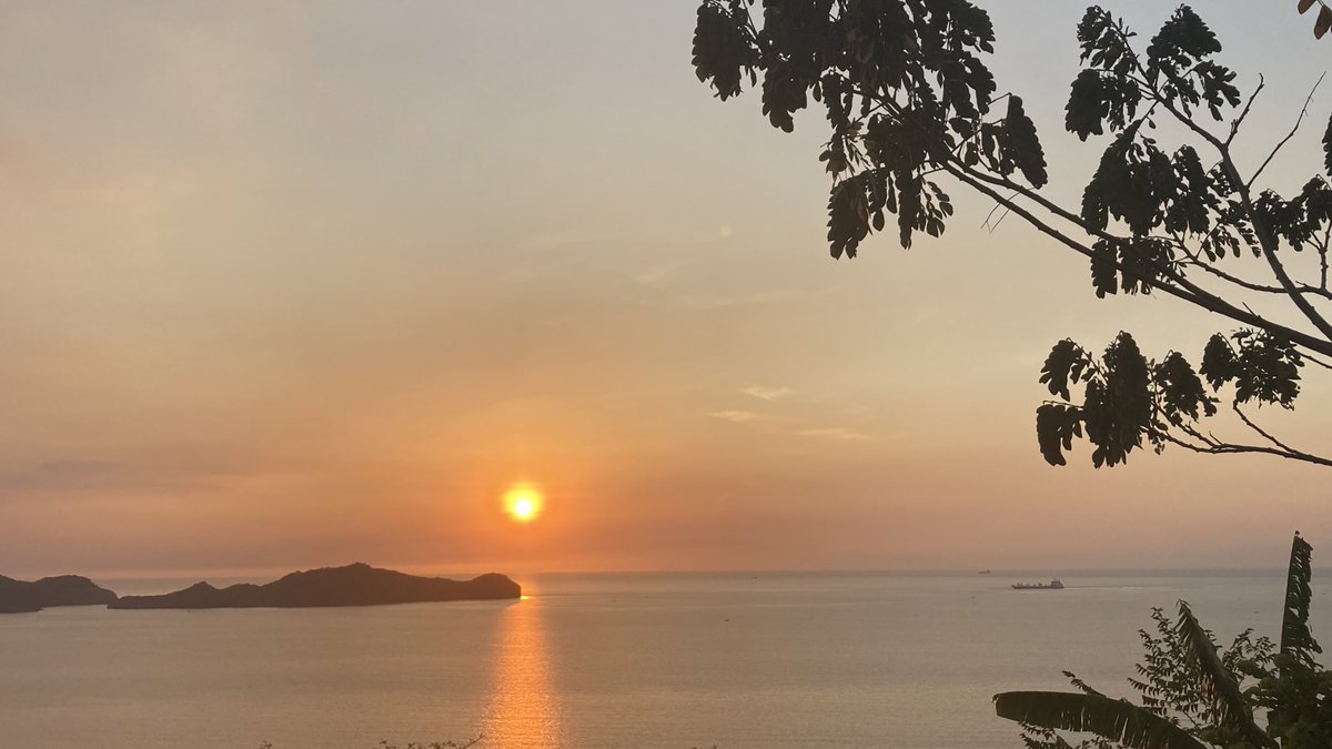 jairaroxas_'s tweet photo. ๐ Sunset at Ternate, Cavite #SharePH https://t.co/KbaQWR1SzU