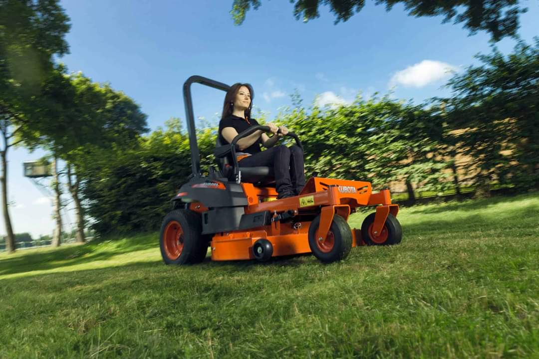 GardenMAXbg's tweet image. garden-max.eu/bg/pregled-na-…
Zero Turn косачка #Kubota  Оборудвана е стандартно с косилен апарат с работна ширина от 107 см. и странично изхвърляне. Тази машина е единствената в асортимента на Кубота оборудвана с бензинов двигател Kawasaki FR651V
#gardenmax #zeroturnmower #garden