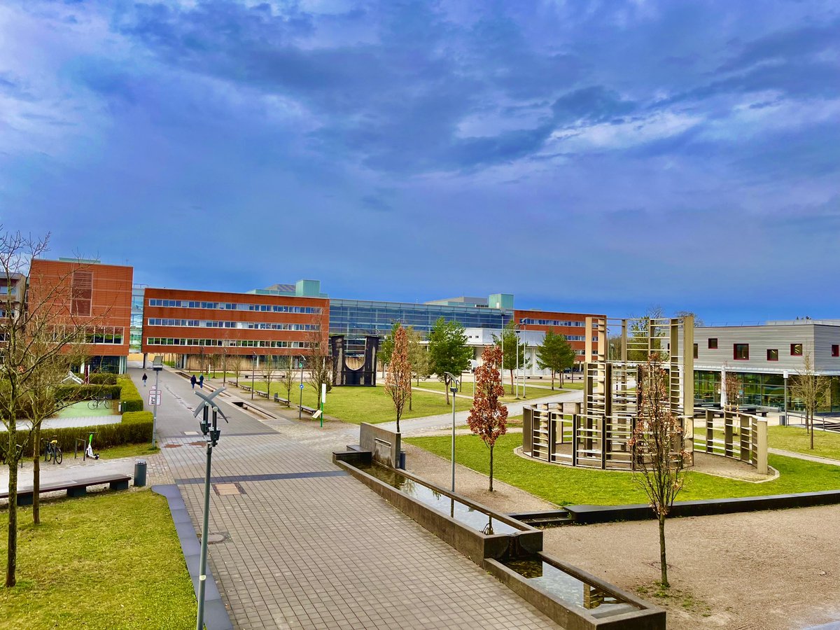 deepmalik8281's tweet photo. Presenting our work on chemical Epigenetics and DNA mimicry at @interactmunich Conference was fantastic. 
 
Thanks to @ramki17071993 for clicking the picture during the talk. 
 
Check out the second photo of the lovely LMU bio campus at Martinsried-Munich. 

#interact2023 #lmu https://t.co/HbFm3uVbPe