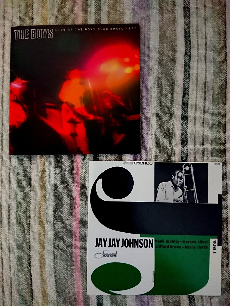SickazzDog's tweet photo. #本日の釣果 📀
#東都レコード
#TheBoys
『LIVE AT THE ROXY CLUB APRIL 1977』
#JayJayJohnson
『THE EMINENT JAY JAY JOHNSON
VOLUME 2』
#VintageTrouble
『1 HOPEFUL RD.』
#佐野元春withTheHeartland
『ザ・ゴールデン・リング
ライブ 1983-1994』
しめて 2400円也。 https://t.co/31QBBMkkNu
