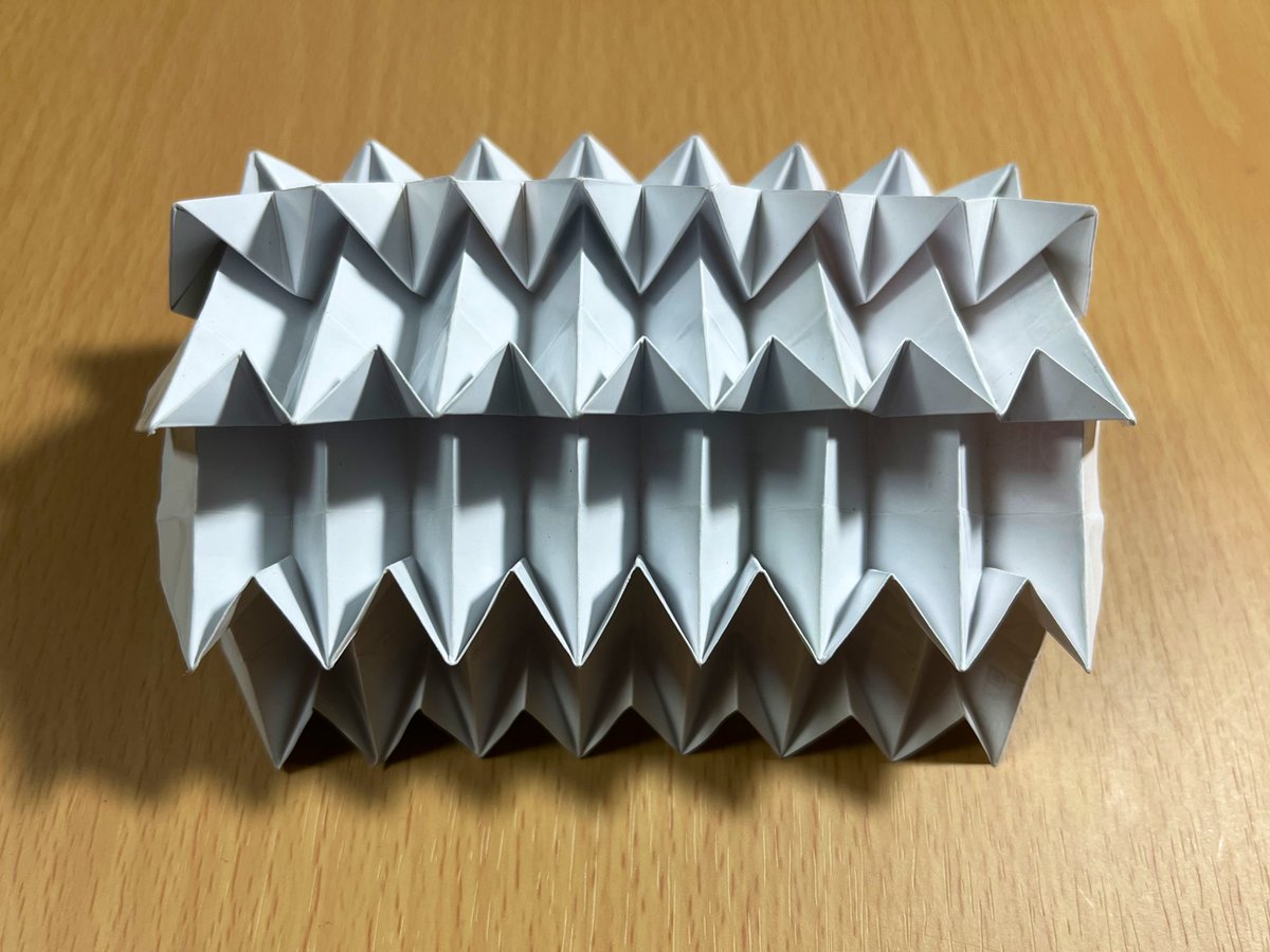 Tossii_Origami's tweet photo. 気づいたら変な物体折ってた https://t.co/fKOWeO0hna