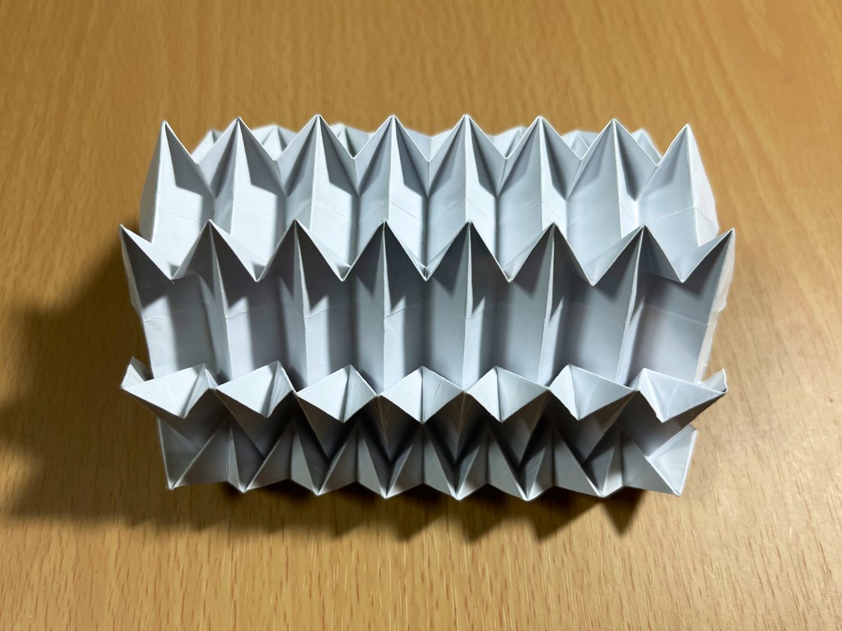 Tossii_Origami's tweet photo. 気づいたら変な物体折ってた https://t.co/fKOWeO0hna