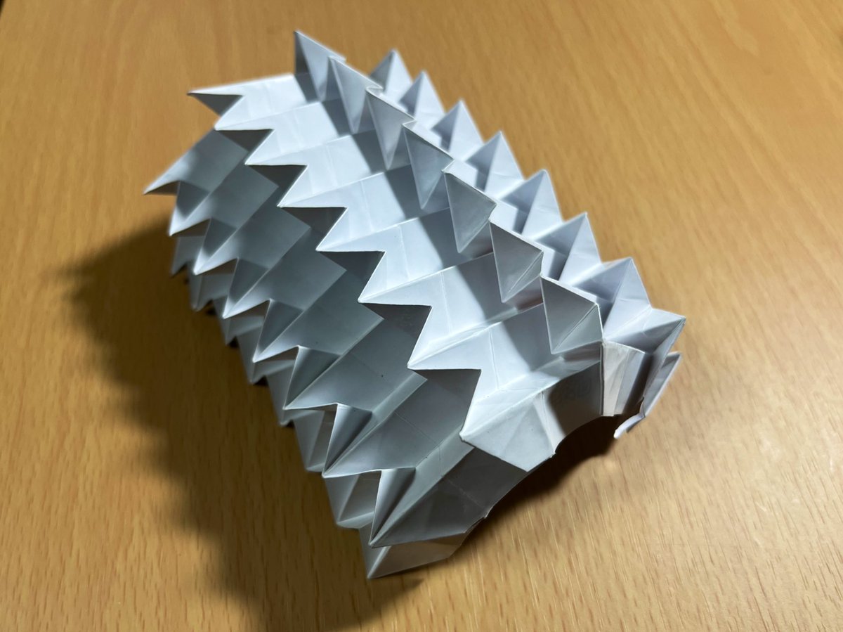 Tossii_Origami's tweet photo. 気づいたら変な物体折ってた https://t.co/fKOWeO0hna