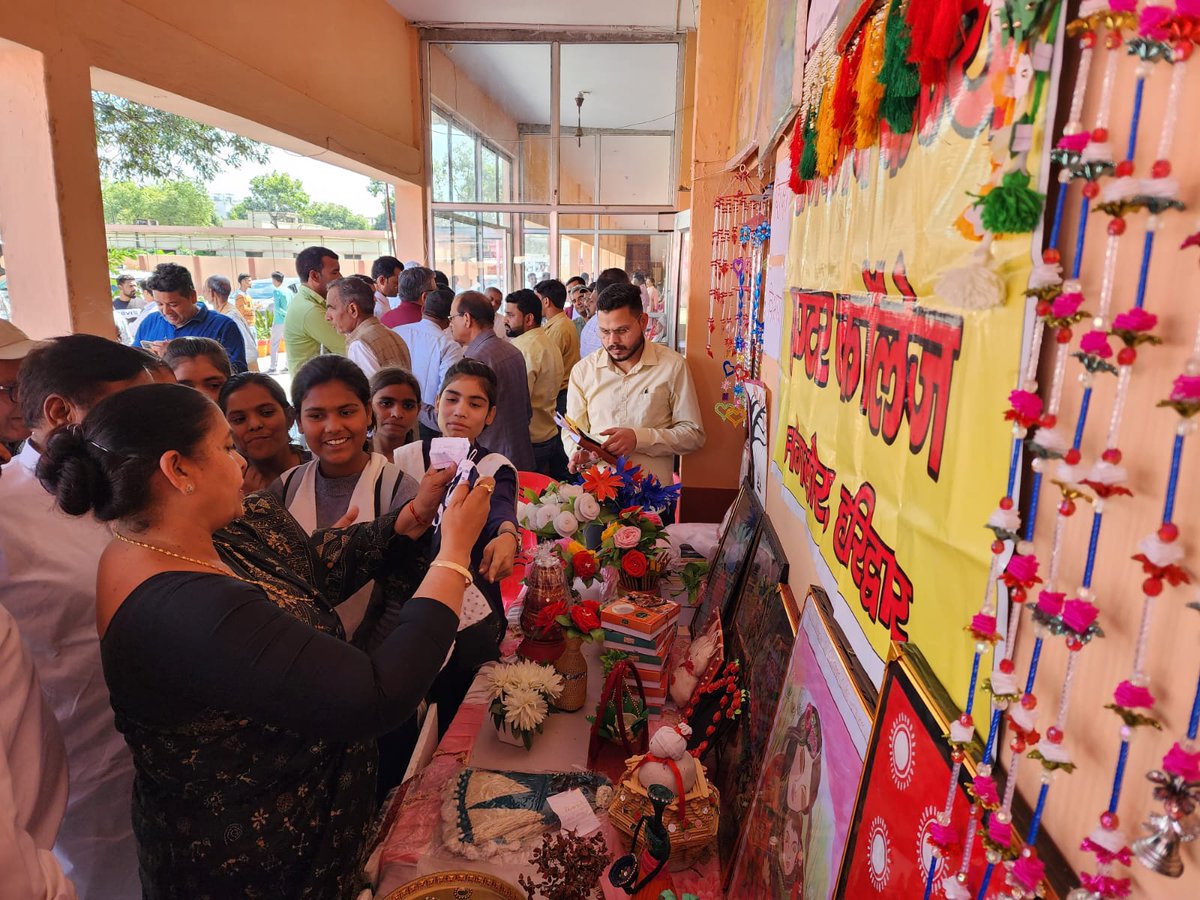 JMRoorkee's tweet photo. "1 Saal Nai Misaal" is a program launched by the Uttarakhand government with the aim of providing better governance and improving the lives of people in the state. The program includes several initiatives that focus on various areas such as employment &amp; tourism.
@pushkardhami https://t.co/GhngF3QdvS