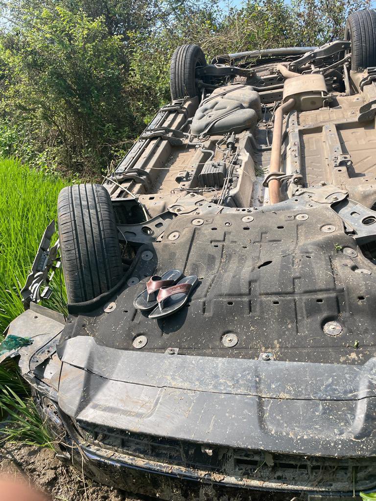 imj4johnny's tweet photo. My parents survived XUV 700 Accident. Airbags did not deploy in this incident and they were lucky to survive.
@anandmahindra Ji you need to look into this incident. https://t.co/Ed6uFBwoZc