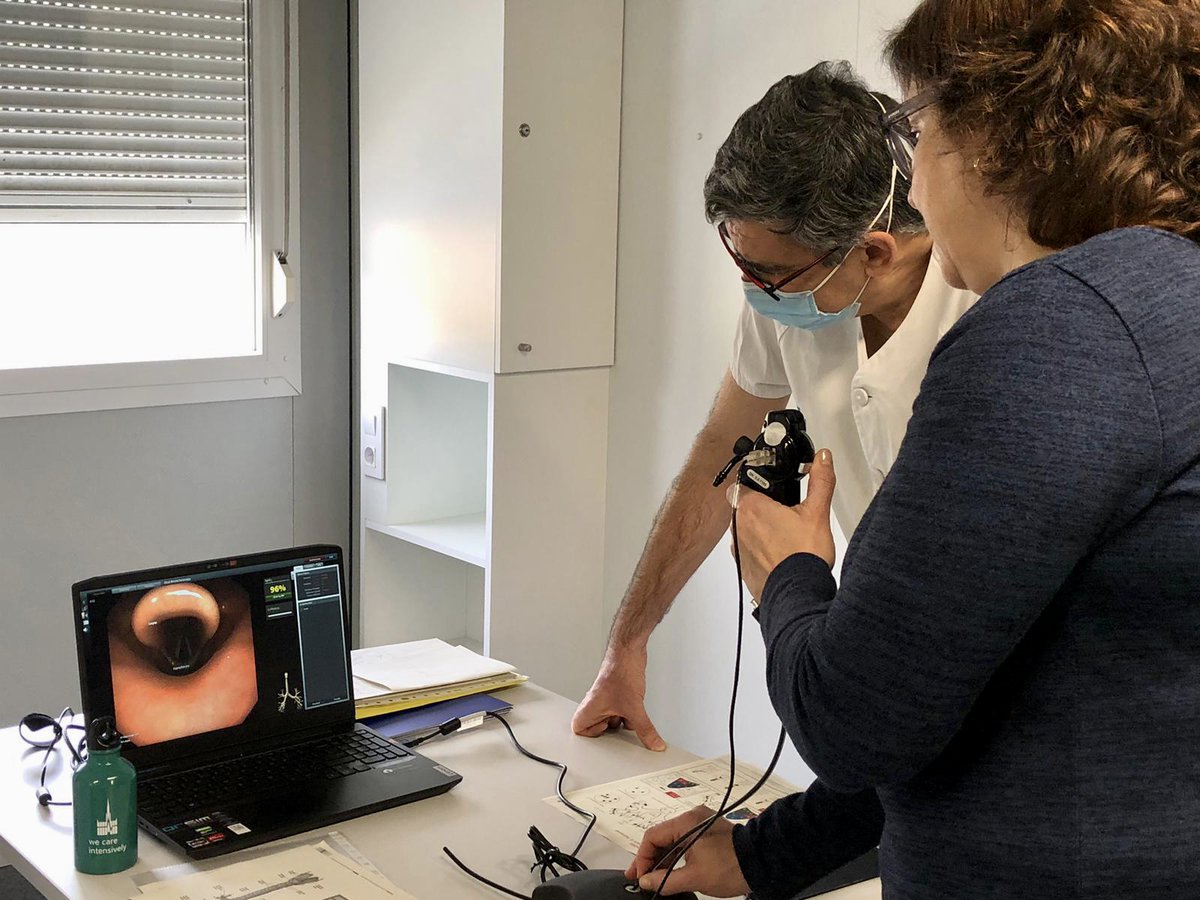 BroncoscopiaUCI's tweet photo. Taller práctico con simulador de broncoscopia flexible en UCI @hgermanstrias 
- Aprendizaje con navegación virtual de la anatomía vía aérea superior e inferior, abordaje nasal y oral.
-Escenarios patológicos (cuerpo extraño, neoplasia, hemoptisis, vía aérea difícil) @semicyuc https://t.co/LGcQzCSihF