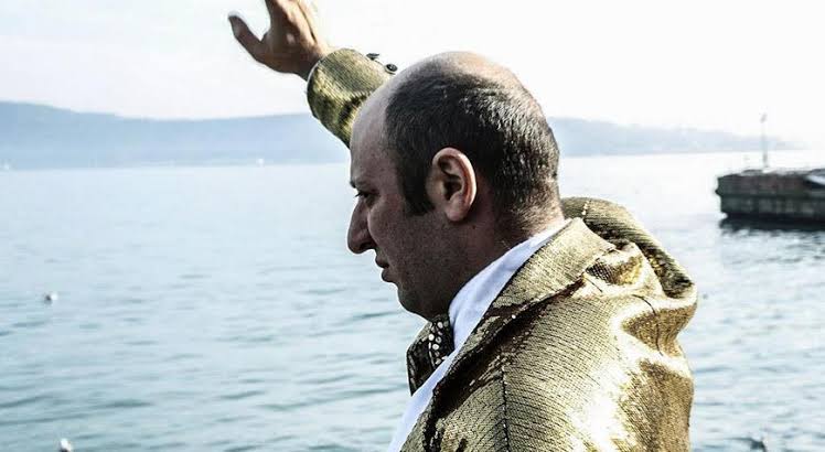 Senarist Burak Aksak, 'Leyla ile Mecnun' dizisinin final yaptığını açıkladı.