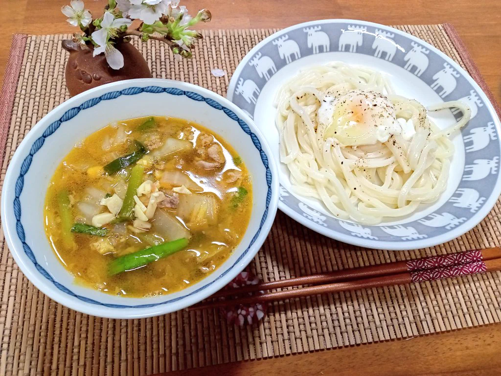 スパイシー辛味噌つけ麺を参考にさっそく作りました！家にあるもので作ったので具材は牛肉、白菜、ニラで半熟卵は温泉卵に変えました〜めちゃくちゃ美味しい〜旦那さんも喜んでた！ありがとうございます🌸
#おうちごはん  