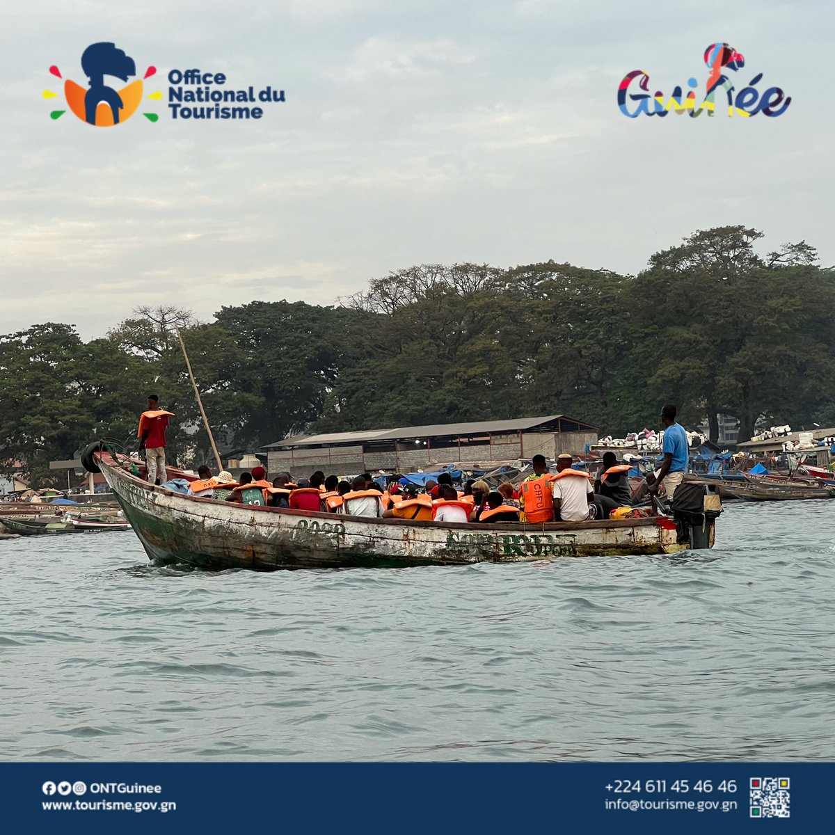 ExploreGuinee's tweet photo. [ La Guinée des Merveilles/ LE PORT DE BOULBINET 🐠🦞🦀] 

Situé dans la commune de Kaloum, le port de pêche artisanale de #Boulbinet est l'un des plus importants débarcadères de la République de #Guinée qui relie la capitale aux #ilesdeloos⤵️ https://t.co/l7eCrIlLCN