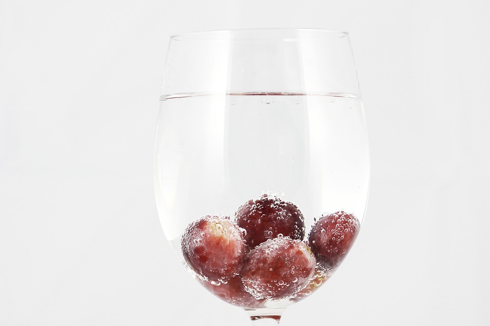 4LivingWell's tweet photo. Drink #SparklingWater instead of soft drinks. Get the same refreshing kick without the unhealthy fructose. https://t.co/rZ2Aut7GRv