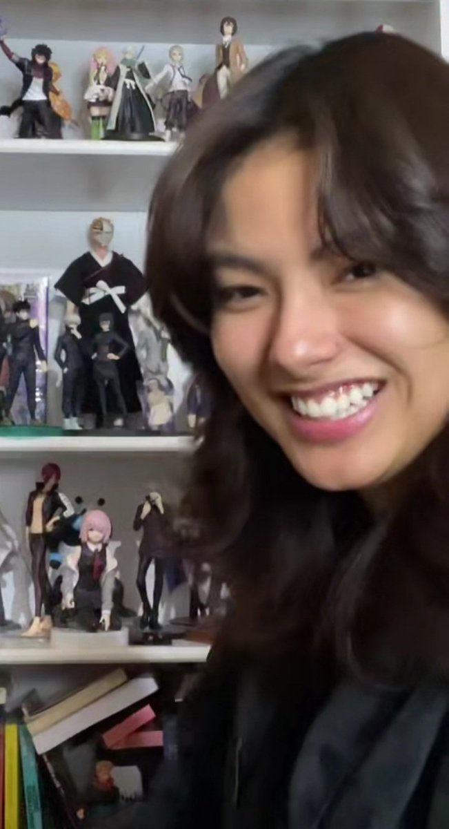 amesyl_crosser's tweet photo. flexing ng anime collection at #Dreamwalker niya. #KateValdez #KateIsKat https://t.co/lffKxvl8vJ