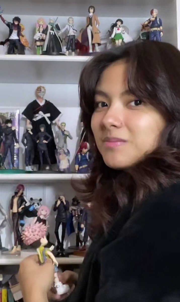 amesyl_crosser's tweet photo. flexing ng anime collection at #Dreamwalker niya. #KateValdez #KateIsKat https://t.co/lffKxvl8vJ